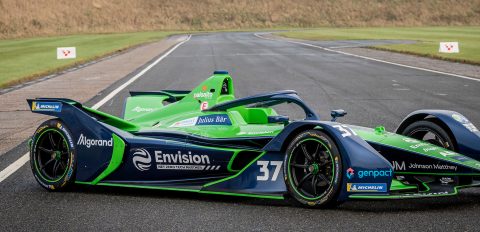 hero-connecting-with-racing-fans-through-data-driven-insights-1.jpg
